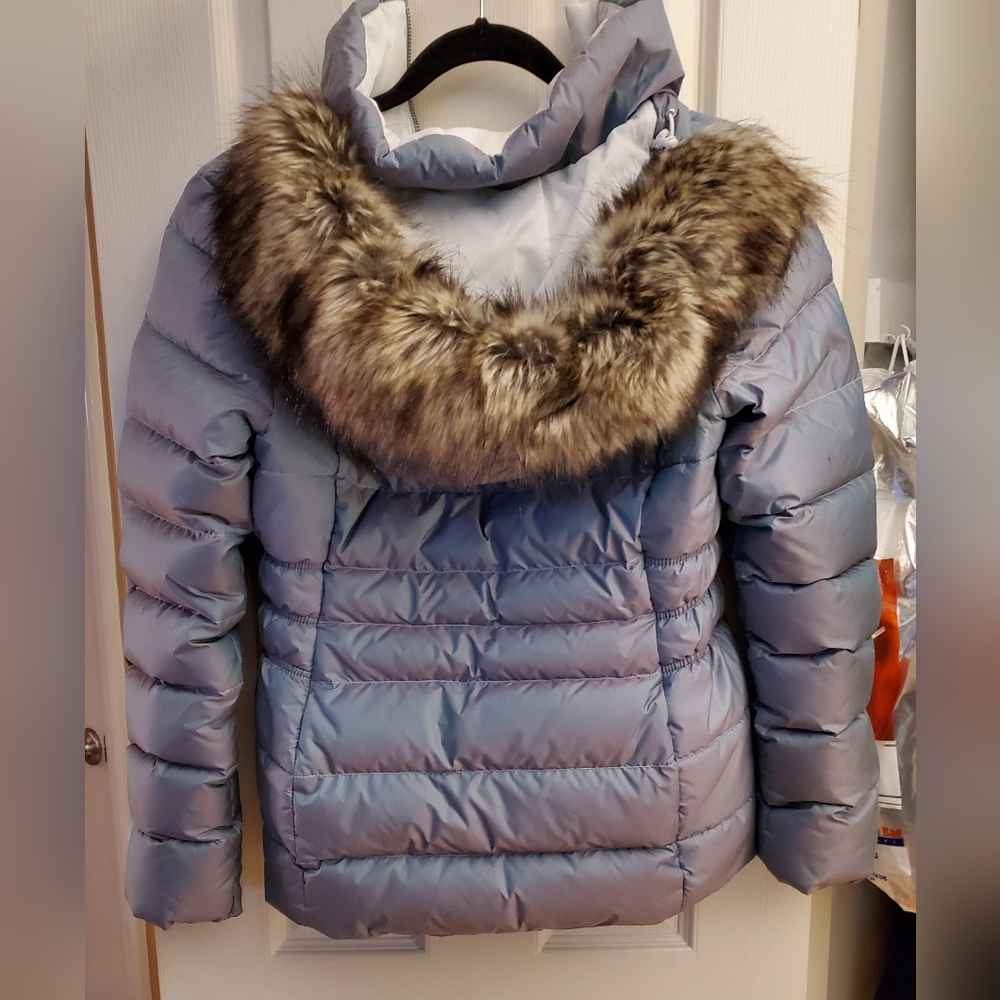 The North Face Women's Light Blue Puffer Coat with Faux Fur Hood - Picture 2 of 8